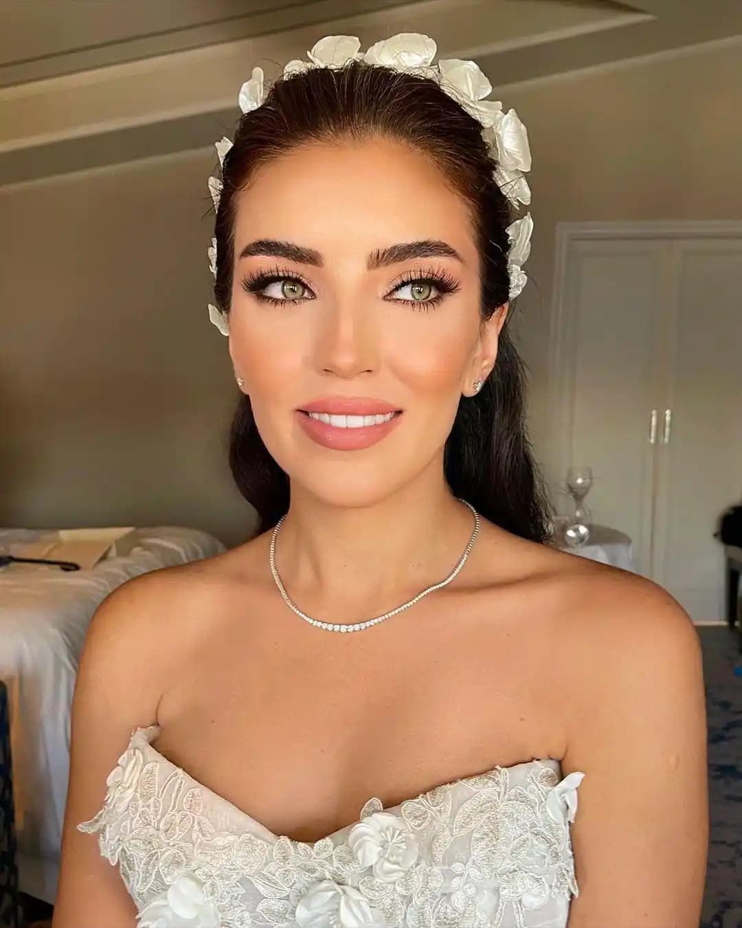 Nişan Makyajı Rehberi: Doğal ve Şık Görünüm İçin En İyi İpuçları ve Trendler