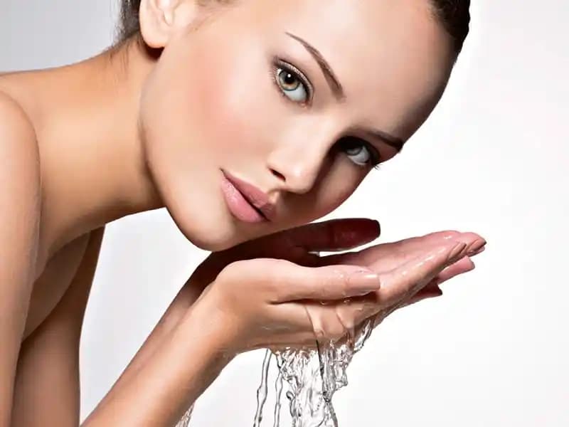 Parlak ve Sağlıklı Cilt İçin Temel Bakım Prensipleri ve Uygulama Yöntemleri