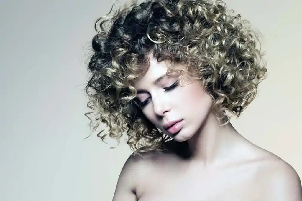 Perma Sac Nedir Nasıl Uygulanır ve Saç Sağlığını Korur