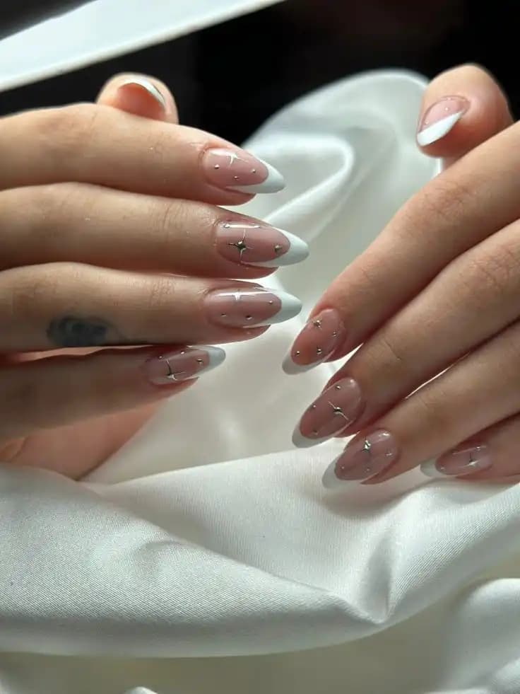 Protez Tırnak Sanatı: Güncel Teknikler, Trendler ve Bakım İpuçlarıyla Estetik Çözümler