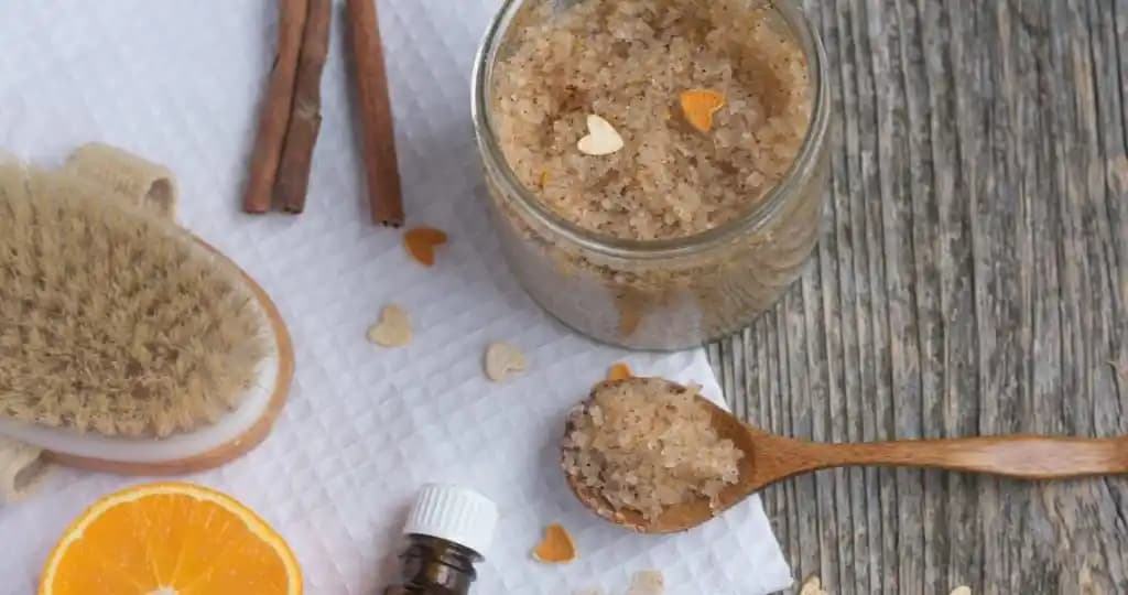 Pürüzsüz Bacaklar İçin Peeling Rehberi: Doğru Seçim ve Uygulama İpuçları