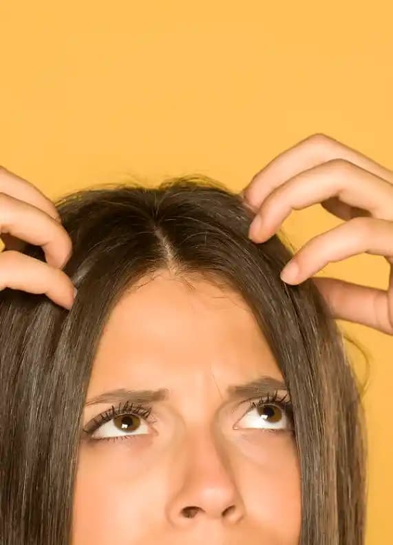 Saç Derisinin Kaşınması ve Dökülmesine Karşı Etkili Nedenler ve Çözüm Yöntemleri