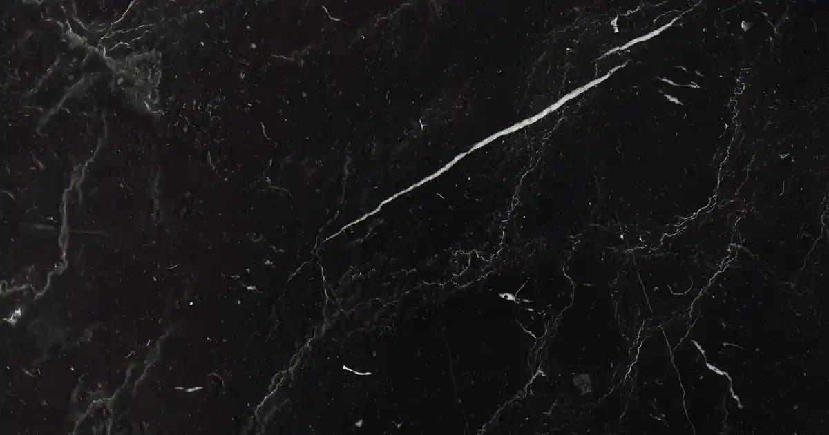 Saçı Nemlendirme Rehberi: Sağlıklı ve Parlak Saçlar İçin En Etkili Yöntemler ve İpuçları