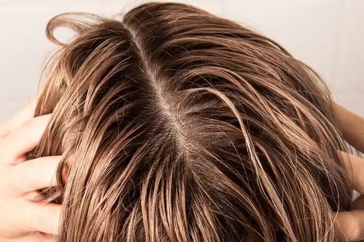 Saçın Kendi Yağı Saçı Besler mi ve Doğal Bakım Yöntemleri Nelerdir