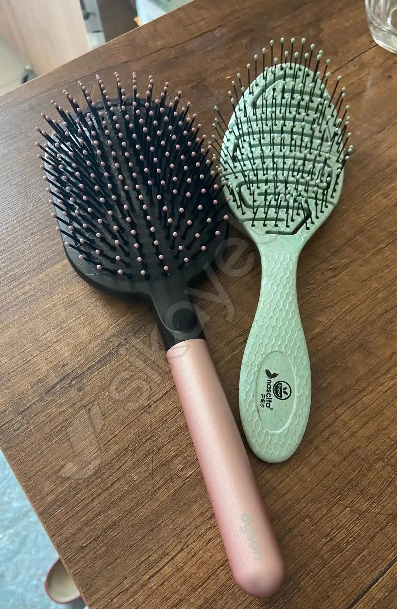 Saçlarınızı Kırmadan Tarak Seçimi ve En Uygun Tarak Nasıl Seçilir