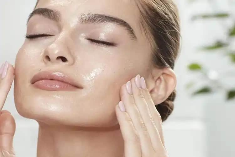 Salisilik Asitten Sonra Nemlendirici Kullanımı ve Doğru Uygulama Yöntemleri