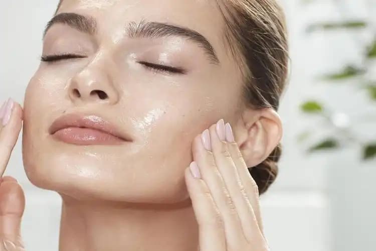 Salisilik Asitten Sonra Nemlendirici Kullanımı ve Doğru Uygulama Yöntemleri