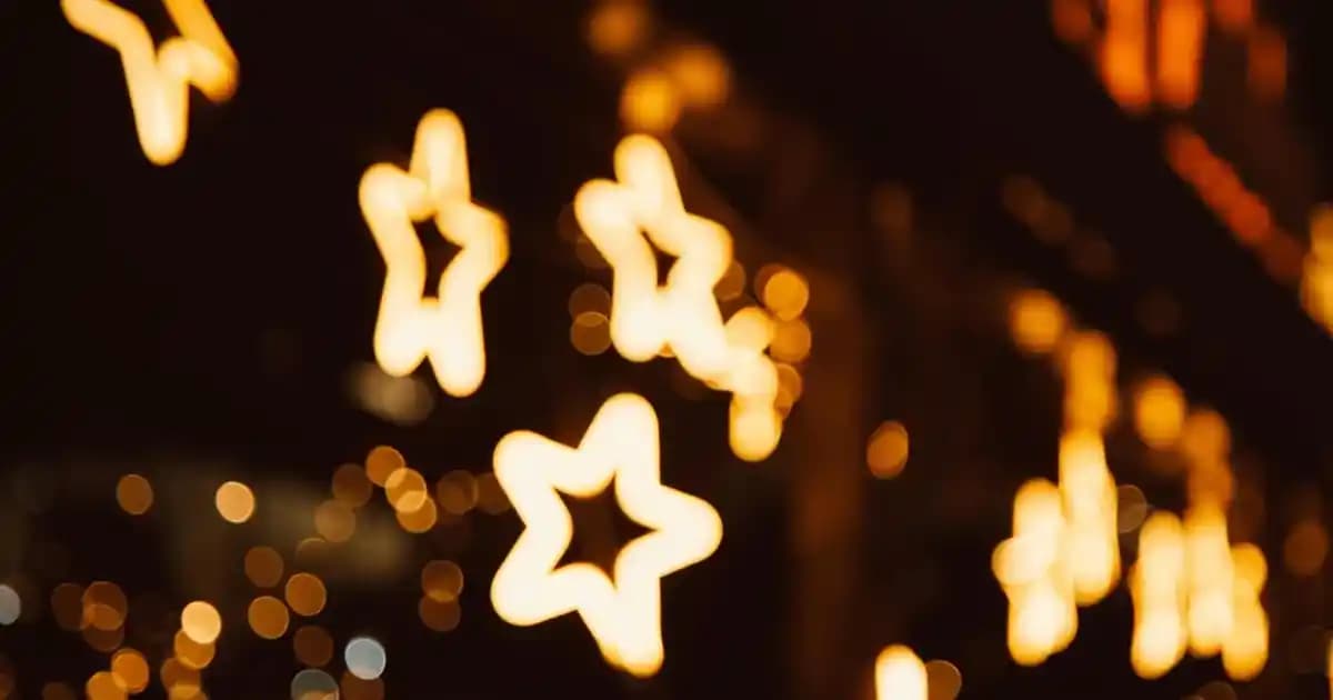 Sarı Işıltılı Saç Modelleri ve Trendleri: Bakım İpuçlarıyla Parlak Görünüm