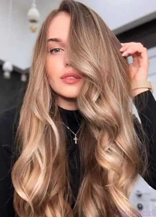 Sarı Kumral Saç Renkleri: Doğal ve Şık Görünüm İçin En İyi Seçenekler ve Bakım İpuçları