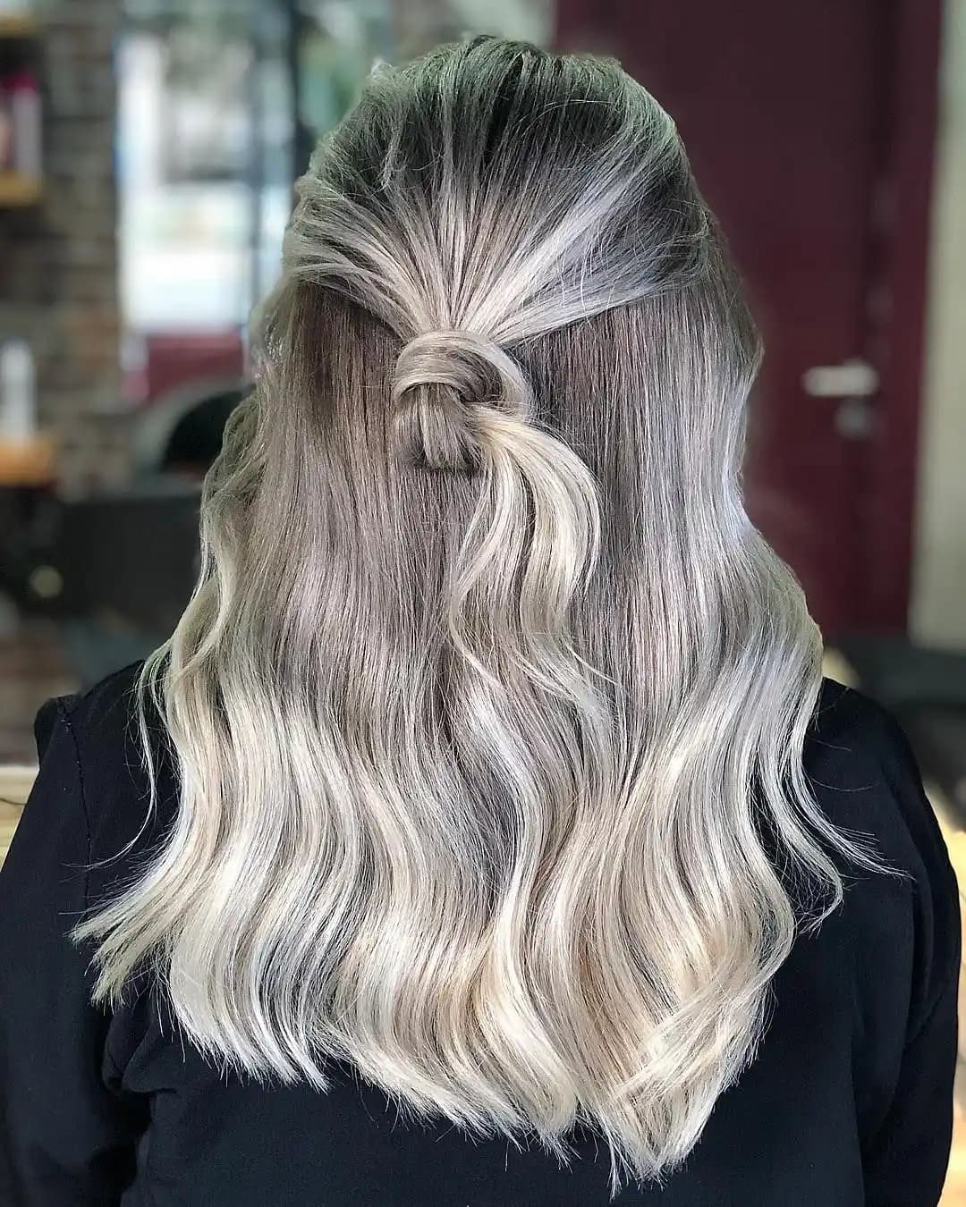 Sarı Saçta Işıltı ve Parlaklık İçin En Etkili Bakım Yöntemleri ve İpuçları