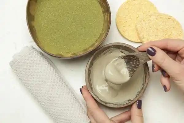 Sivilcesiz ve Pürüzsüz Bir Cilt İçin Doğal Maskelerle Etkili Bakım Yöntemleri