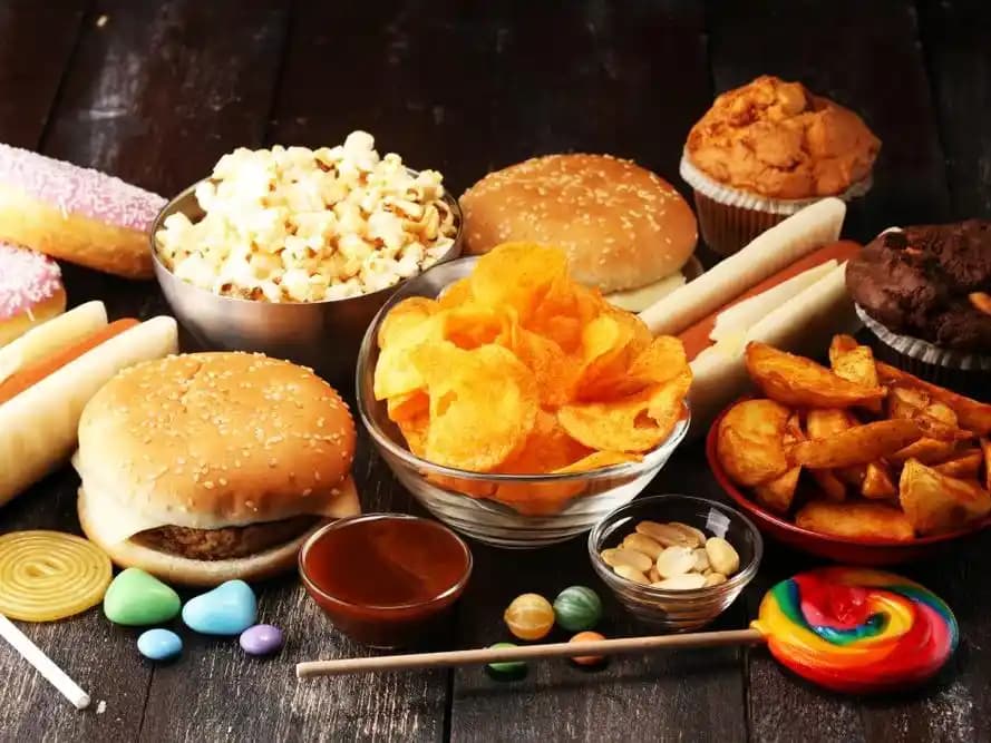 Sivilceye Neden Olan Yiyecekler ve Cilt Sağlığını Destekleyen Beslenme İpuçları