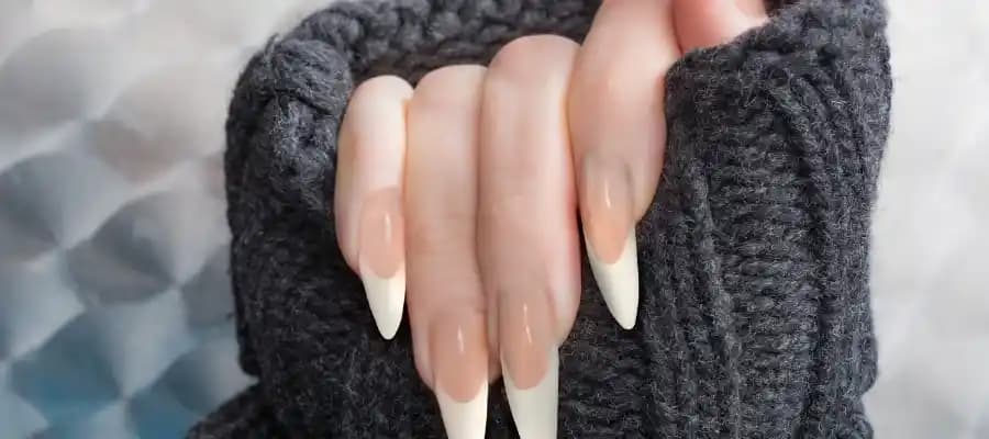 Stiletto Tırnak Modelleri ve Trendleri: Şıklık ve Cesaretin Simgesi