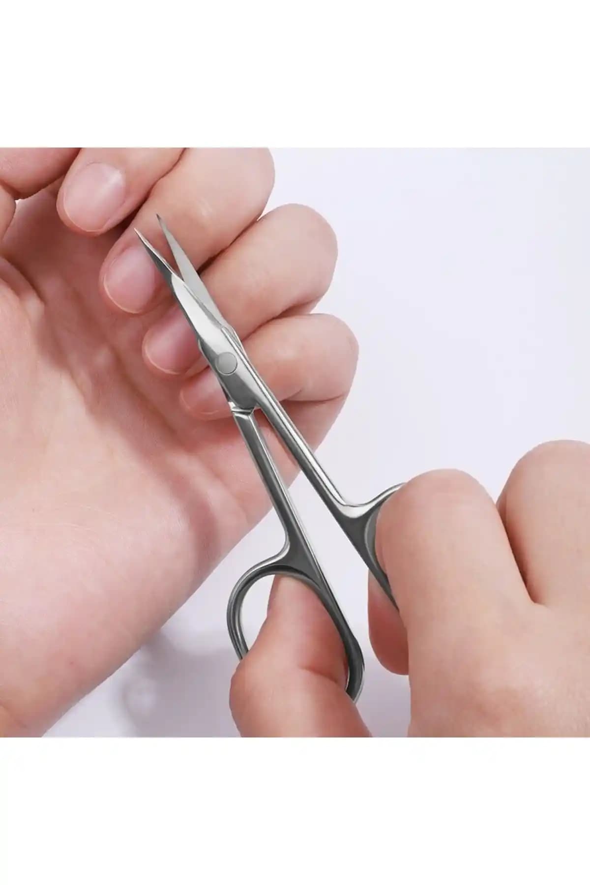 Tırnak Bakımında Önemli Bir Araç: Tırnak Et Makası Kullanımı ve Seçim İpuçları