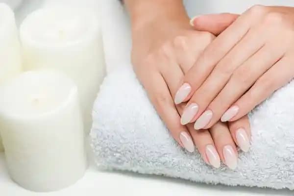 Tırnak Düşmesine Karşı Doğal ve Etkili Bakım Yöntemleri ve Sağlıklı Tırnaklar İçin İpuçları