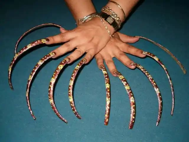 Uzun Tırnak Bakımı ve Estetik İçin Detaylı Güzellik Rehberi