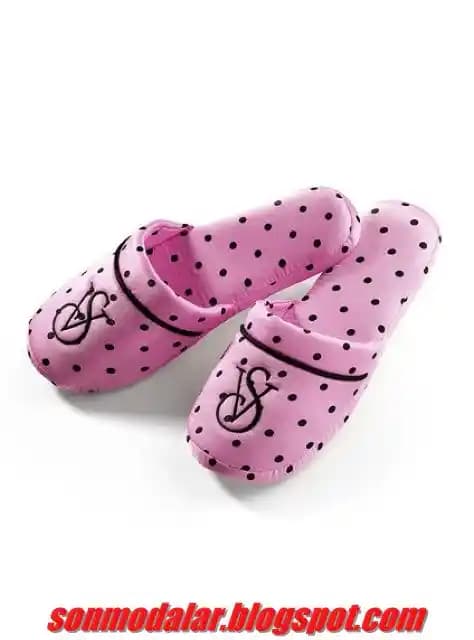 Victoria Secret Terlikleri: Moda ve Konforu Bir Arada Sunan Şık ve Rahat Seçenekler