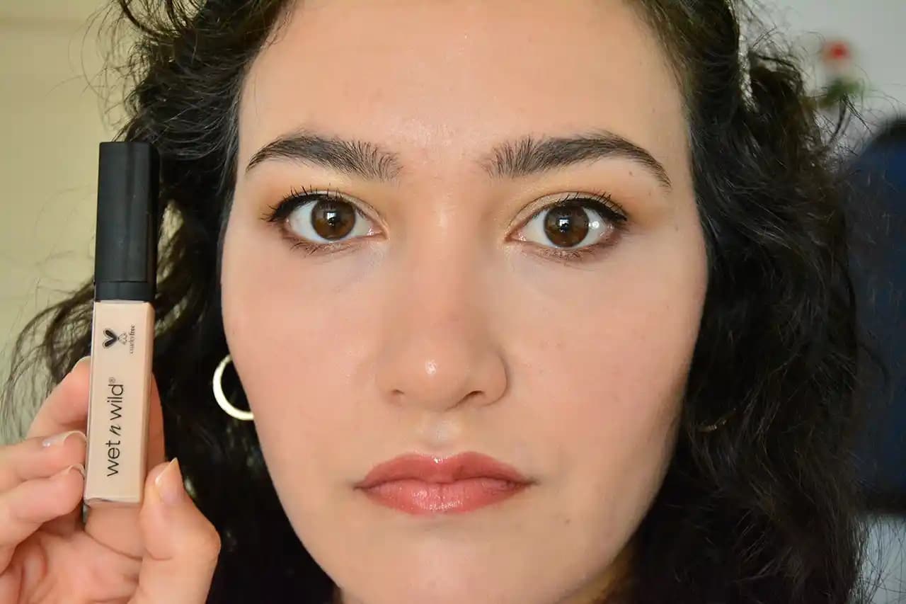 Wet n Wild Kapatıcı En Açık Rengi ve Makyajda Doğru Kullanım Rehberi