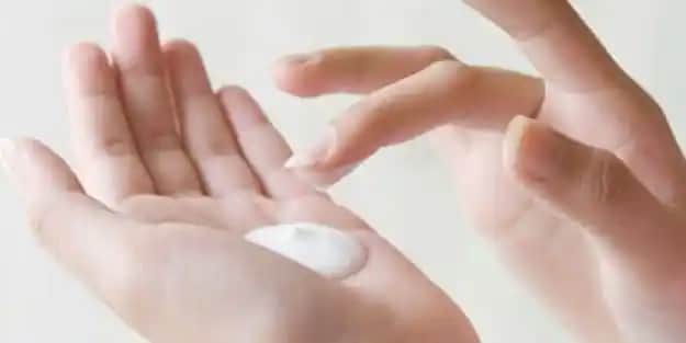 Yağlı Krem Lekeleri Nasıl Çıkarılır En Etkili ve Pratik Yöntemler