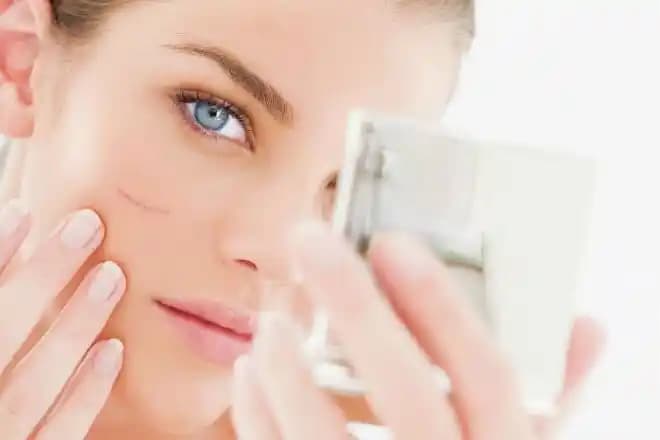 Yüzdeki Yara İzlerini Azaltmak İçin Etkili Tedavi Yöntemleri ve Bakım İpuçları