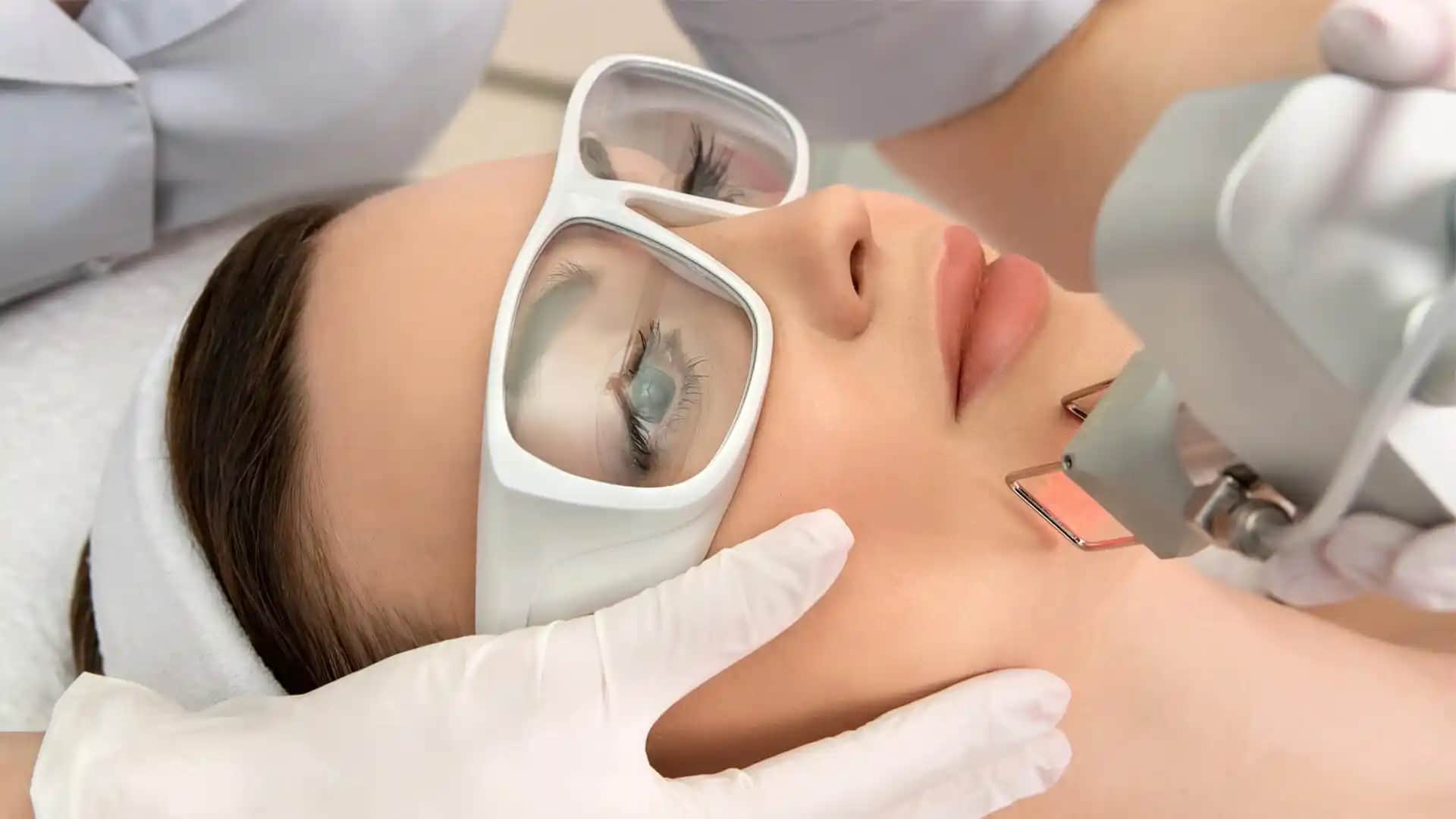 Yüze Lazer Tedavisi Nedir, Nasıl Uygulanır ve Güzellikteki Rolü