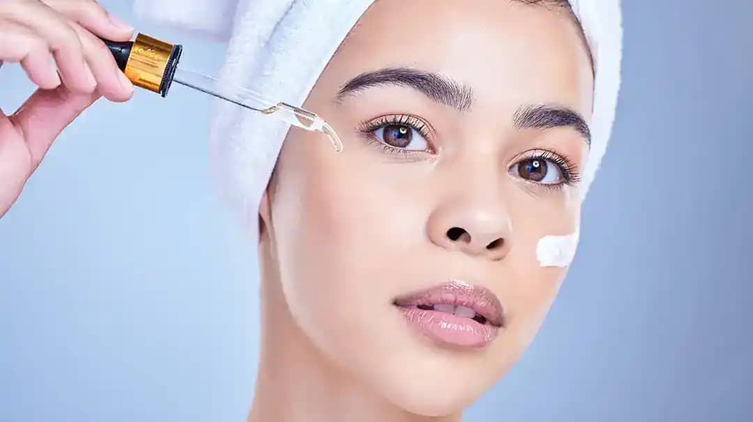 Yüze Serum Uygulama Rehberi: Doğru Tekniklerle Cilt Sağlığınızı Artırın