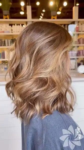 2024 Saç Renkleri ve Modelleri: Pragmatik Yaklaşım ile Sosyal İletişim Analizi