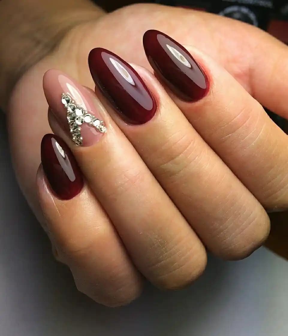 Bordo Oje: Kozmetik ve Kişisel Bakımda Klasik ve Zamansız Bir Renk Tercihi