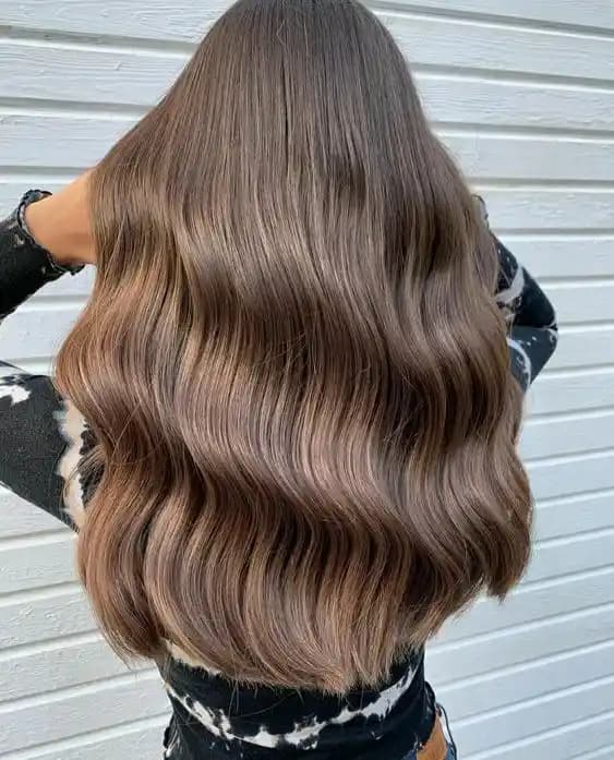 Kumral Işıltılı Saç Renkleri: Doğal Parlaklık ve Sıcaklık Arayanlar İçin Rehber