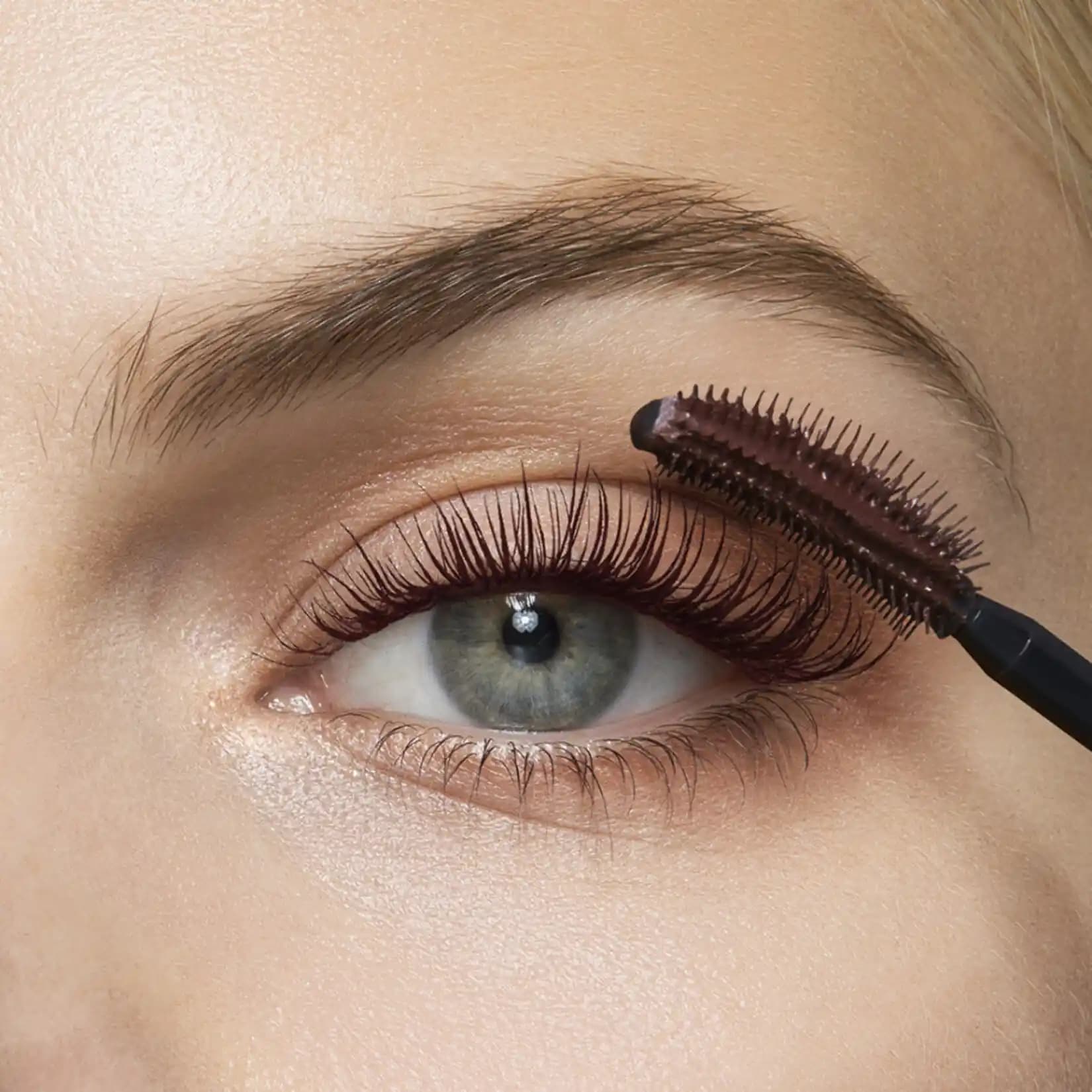 Maybelline Lash Sensational Burgundy Brown Maskara: Dijital Bilgi Eksikliği ve Önemi