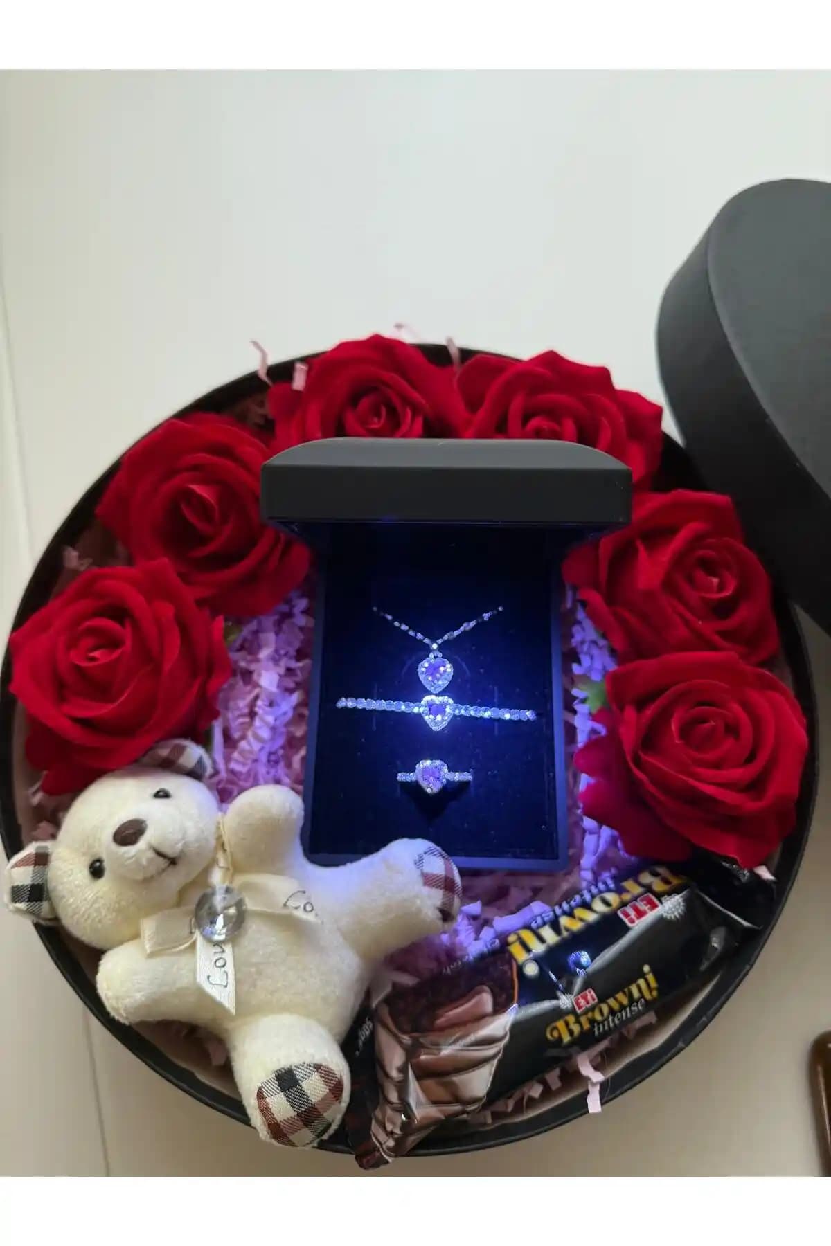 HKN_AVM Kırmızı Gül Motifli Işıklı Kutulu Takı Seti Pembe Tonlarda Şık Hediyelik