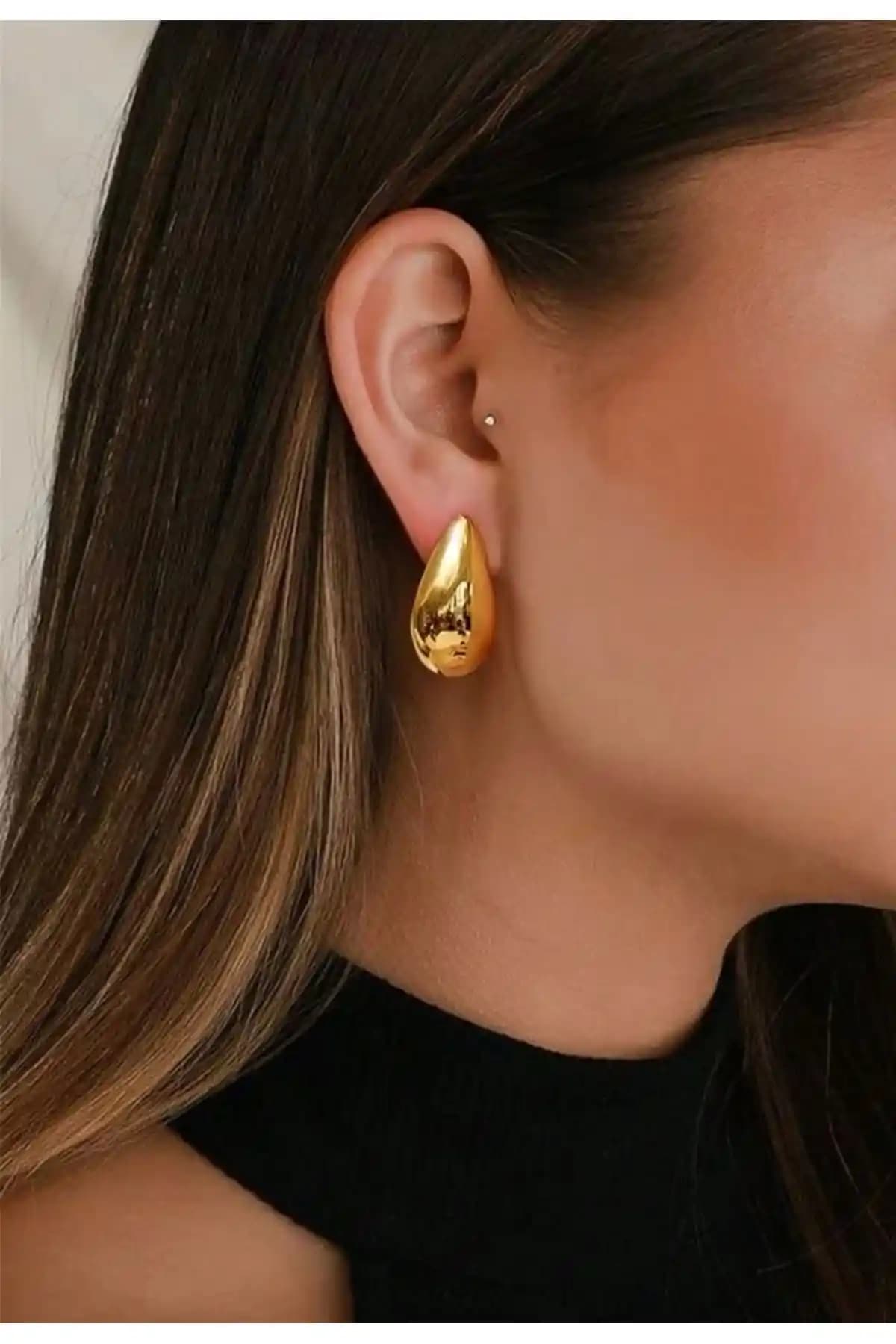 NOVA ACCESSORY Çelik Gold Su Damlası Küpe: Paslanmaz Çelikten Altın Tonlu Günlük Takı