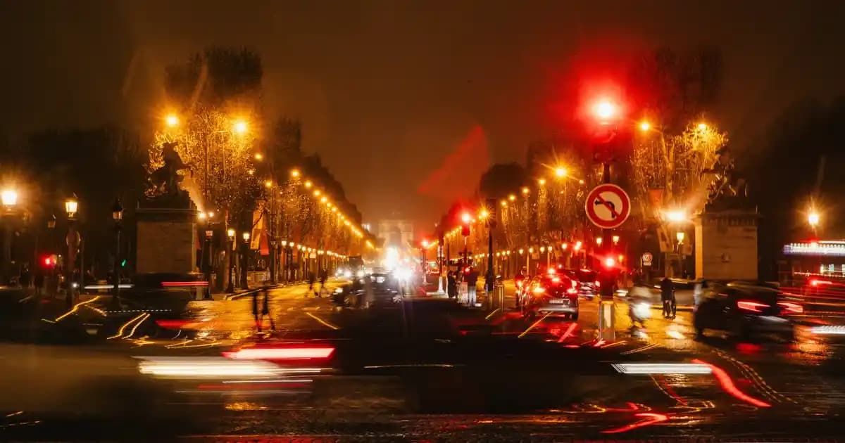 Dermokil Floral Dreams Simli Vücut Spreyi: Çiçek Baharının Zarafeti ve Tazeliği