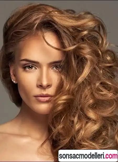 Karamel ve Altın Kumral Saç Renkleri: Trendler, Bakım ve İlginç Bilgiler