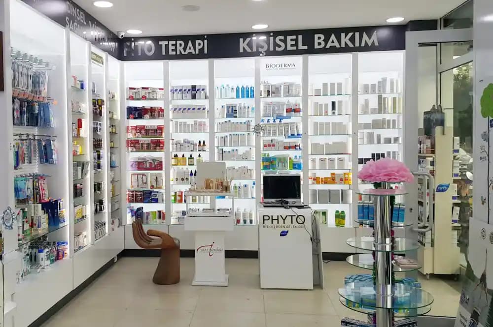 Kozmetik Eczanesi Nedir ve Güvenilir Güzellik Ürünleri Nasıl Seçilir