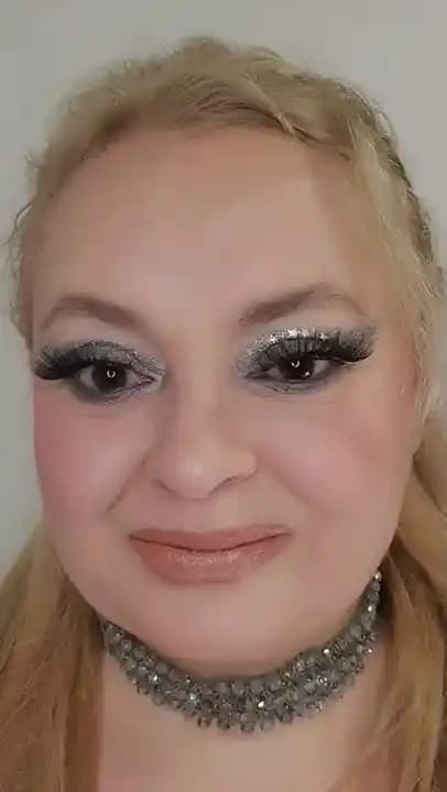 Pullu Göz Makyajı: Doğal ve Çarpıcı Gözler İçin Uygulama ve İpuçları