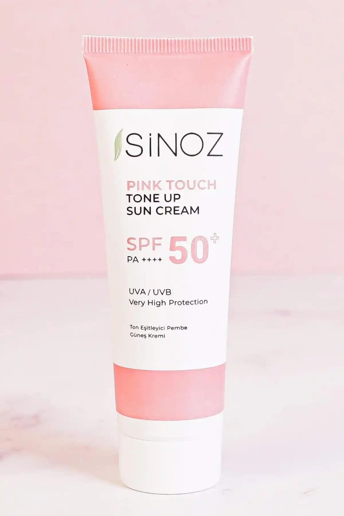 Sinoz SPF 50+ Pembe Güneş Kremi: Yüksek Koruma ve Cilt Tonu Eşitleyici Özellikleri