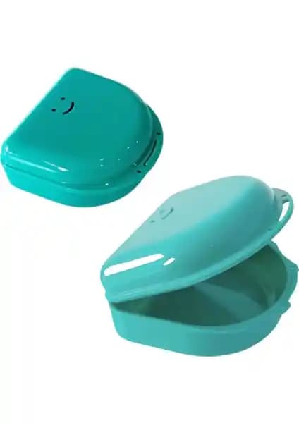 Diş Protez Kutuları Karşılaştırması: Polywax ve Rabır Ürünlerinin Özellikleri ve Kullanıcı Yorumları