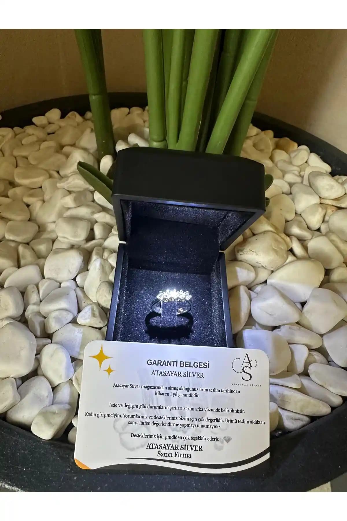 925 Ayar Gümüş ve Zirkon Taşlı Kadın Yüzüğü Şıklık ve Kalite Sunar