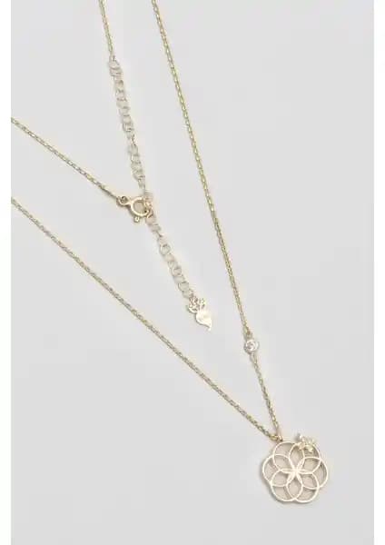 Kadın Takıları Karşılaştırması: Yaşam Çiçeği ve Sonsuzluk Kelebek Modelleri