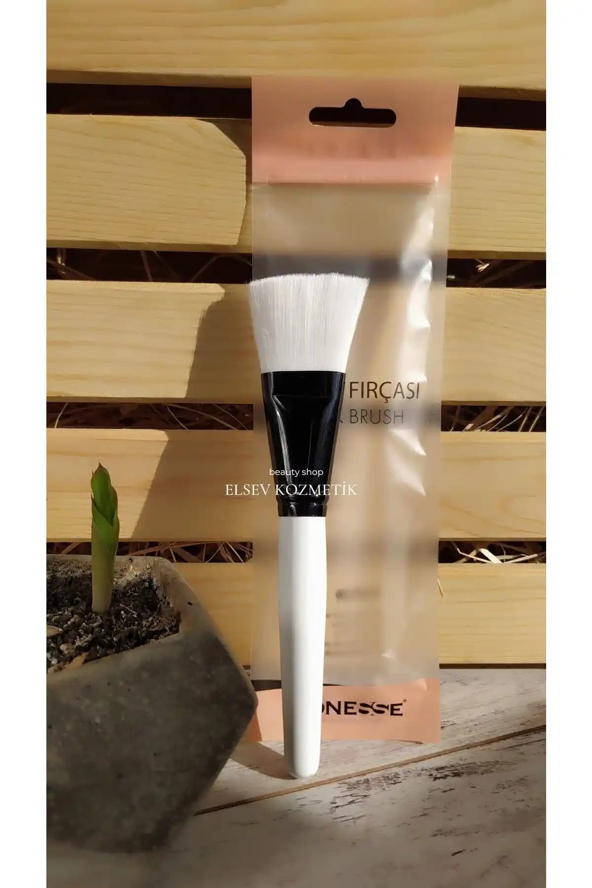 Lionesse Maske Fırçası No.:44 - Hassas ve Etkili Maske Uygulama Fırçası