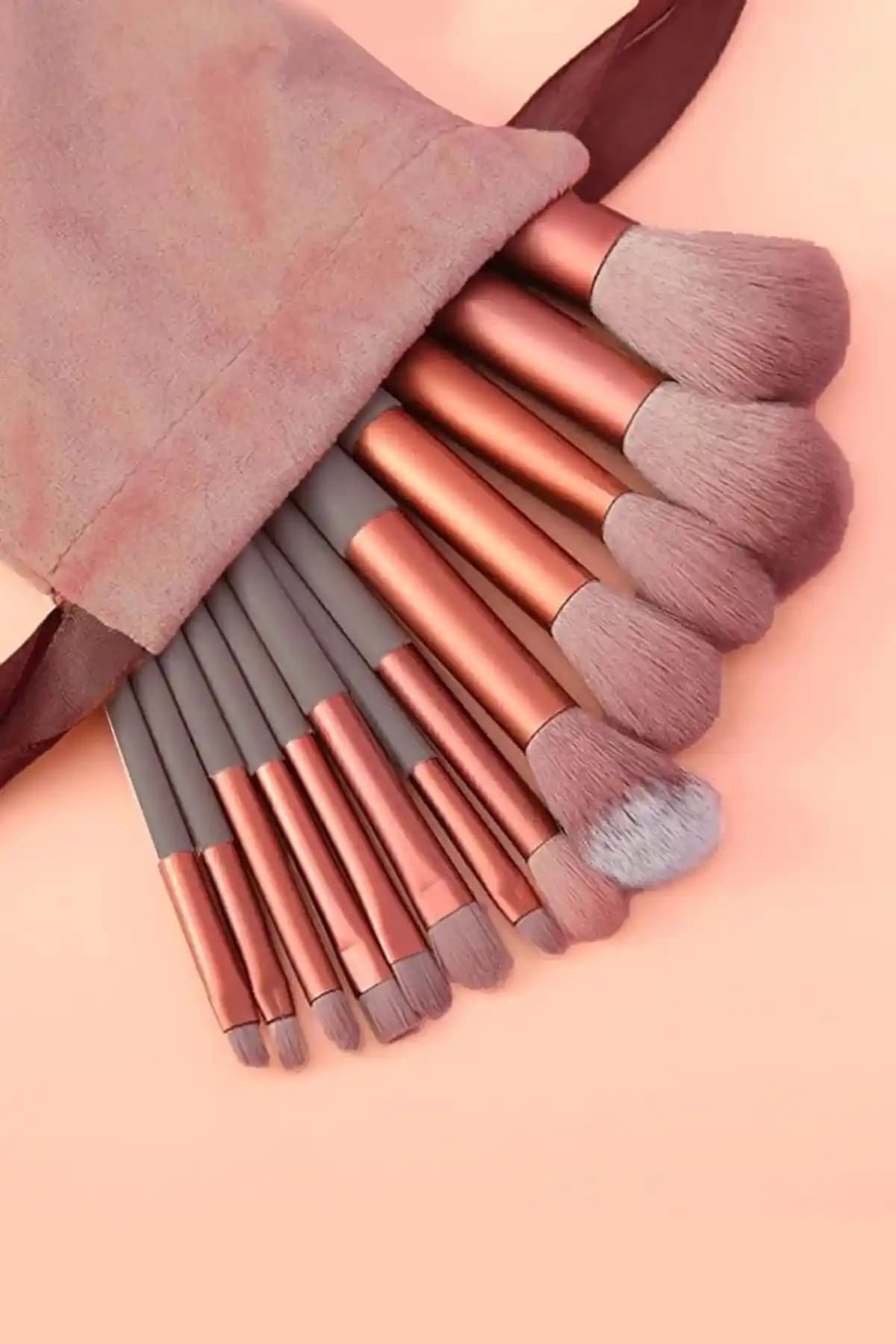 Makyajda Mükemmelliğin Anahtarı MUJGAN Fix 13'lü Fırça Seti Profesyonel Kullanım İçin