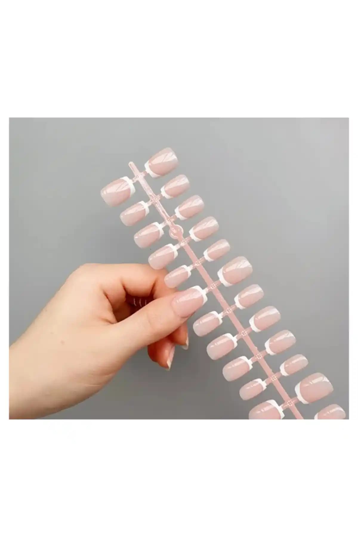 Nail Master 24'lü Küt Takma Tırnak French: Estetik ve Dayanıklılık Sunan Profesyonel Ürün