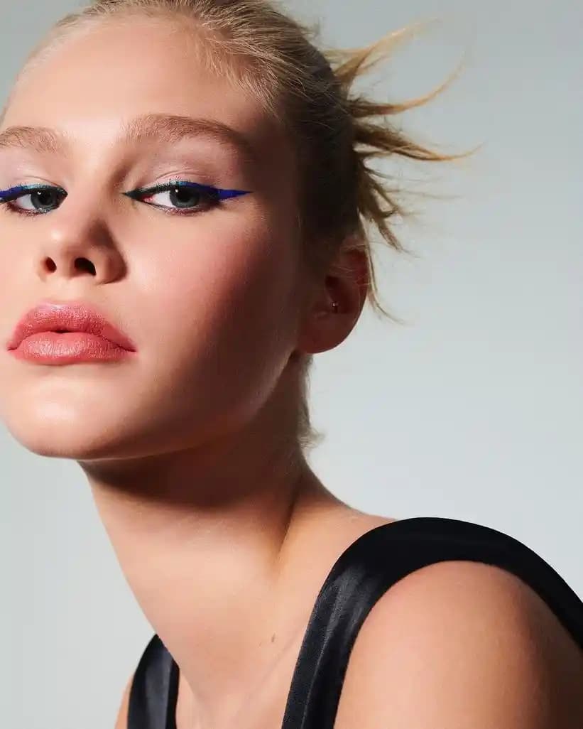 Günümüzde Eyeliner Trendleri: Doğal Görünümler ve Popüler Uygulama Teknikleri