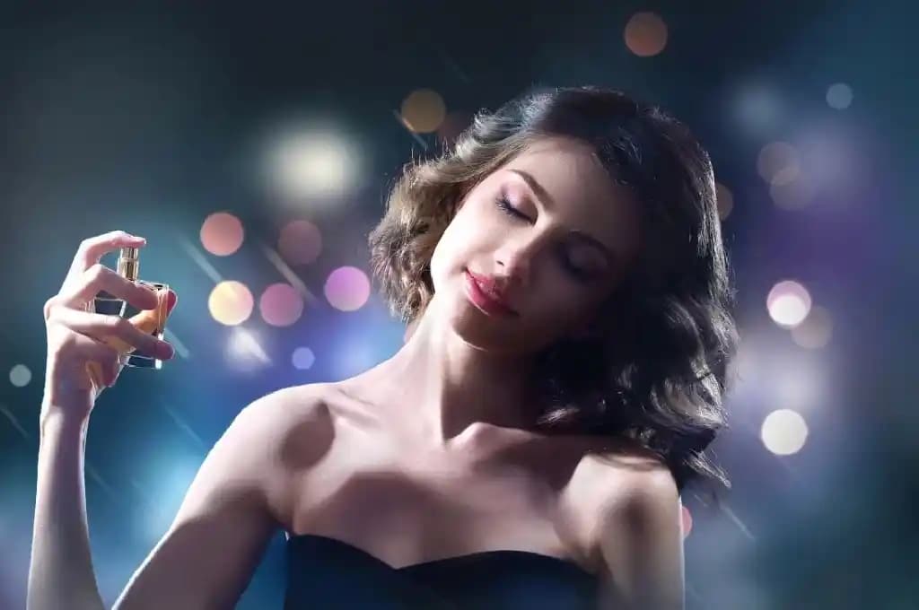 Kaba ve Asi Tarzı Kadınlar İçin Vanilya, Kiraz ve Tütün Notalı Parfüm Önerileri