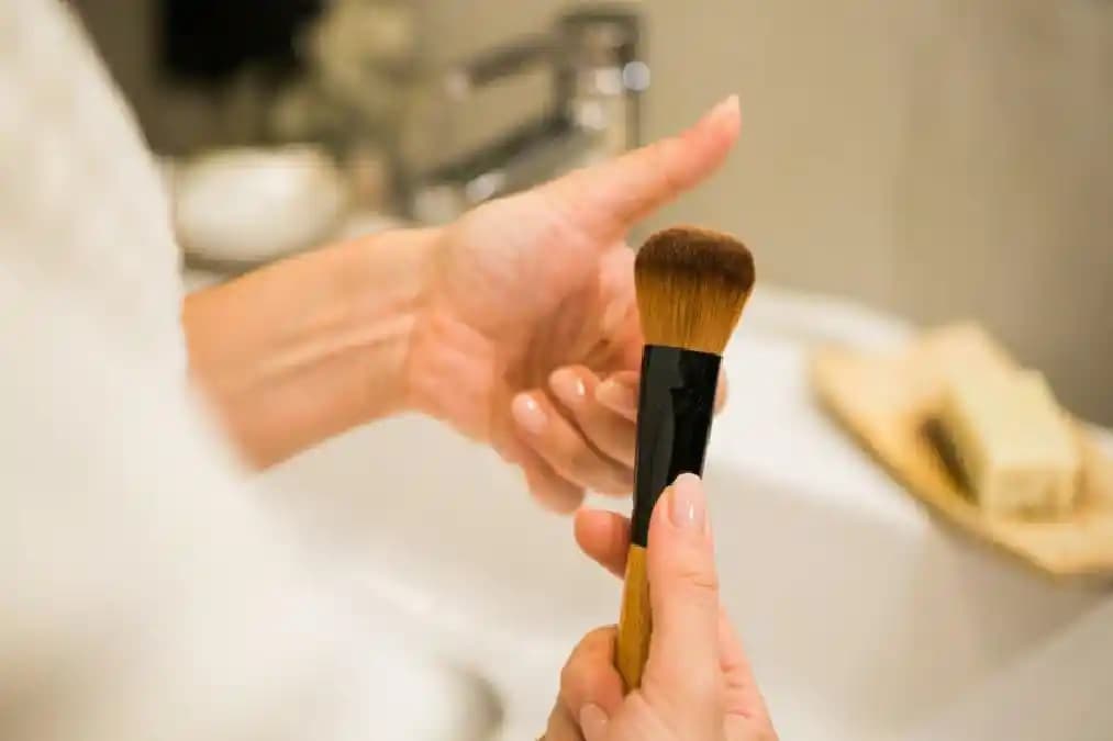 Makyaj Fırçalarının Temizliği ve Bakımı: Doğru Yöntemler ve Sıklıklar