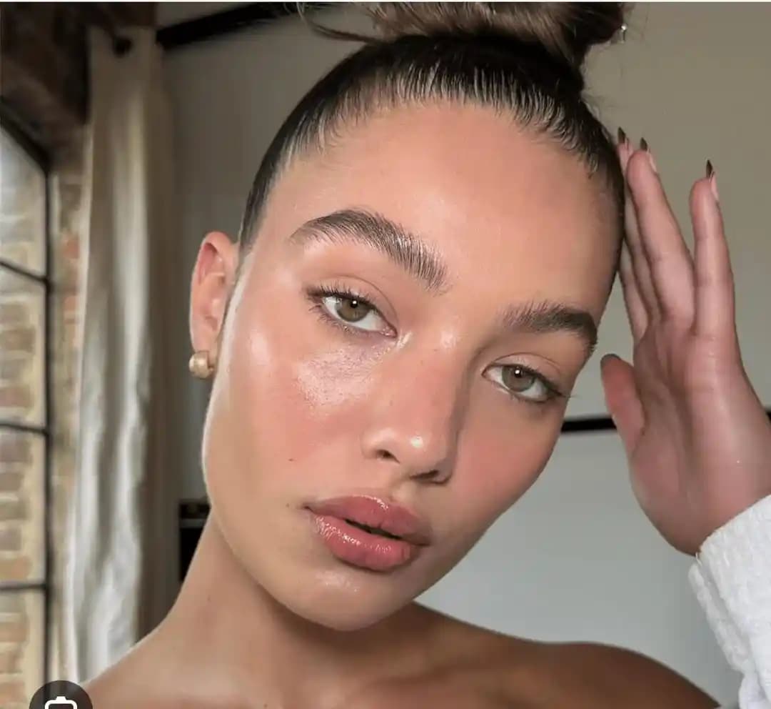Nemli ve Parlak Cilt İçin Juicy No Makeup Makyaj Teknikleri ve Ürün Önerileri