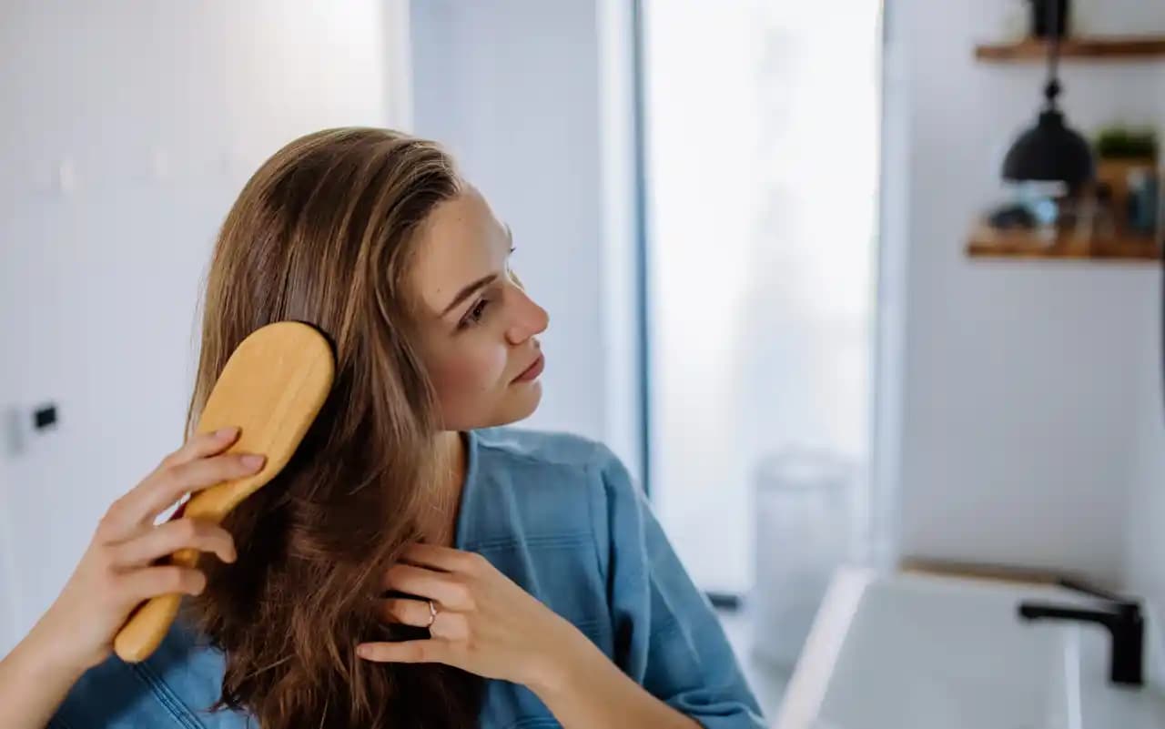 Saç Fırçalamanın Saç Sağlığına Etkileri ve Hasar Potansiyeli Üzerine İnceleme