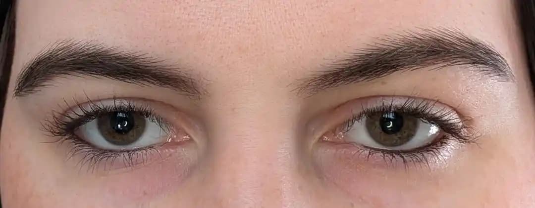 Sarkık Gözlerde Kanatlı Eyeliner Uygulama Teknikleri ve Pratik İpuçları