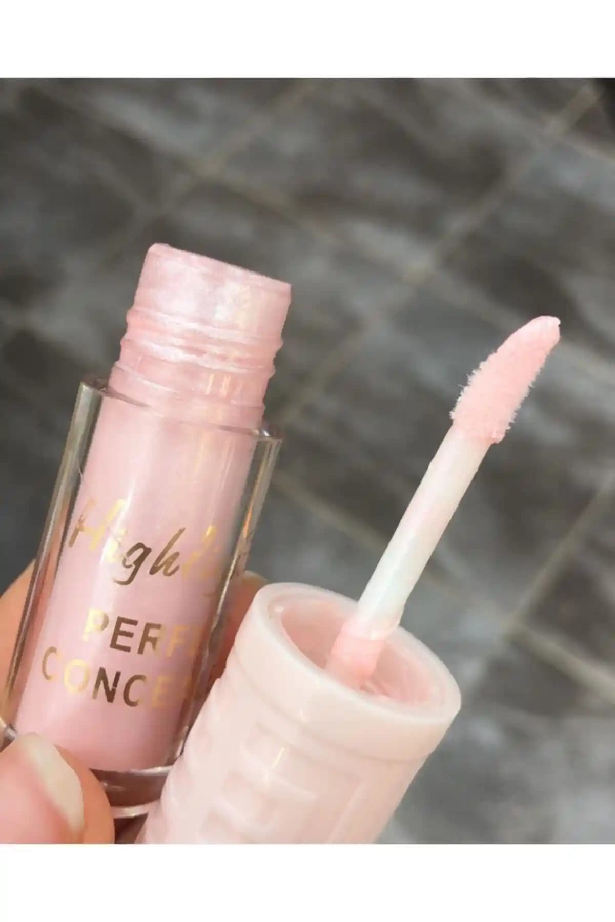 AİLY COSMETİCS Tlm Çift Taraflı Stick Highlighter No:1 Çok Yönlü ve Pratik Aylandırma Çözümü